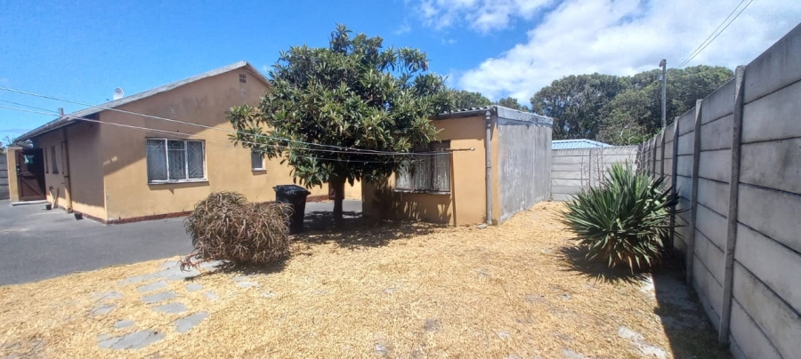 3 Bedroom Property for Sale in Grassy Park Western Cape